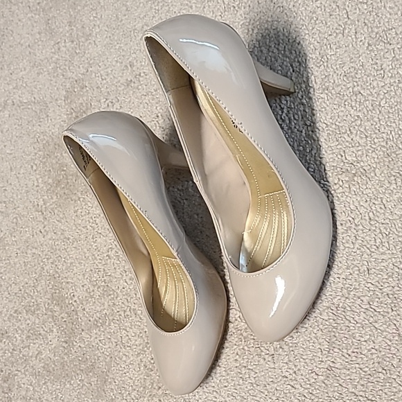 NWOT Pierre Dumas Beige Heels - Picture 3 of 6